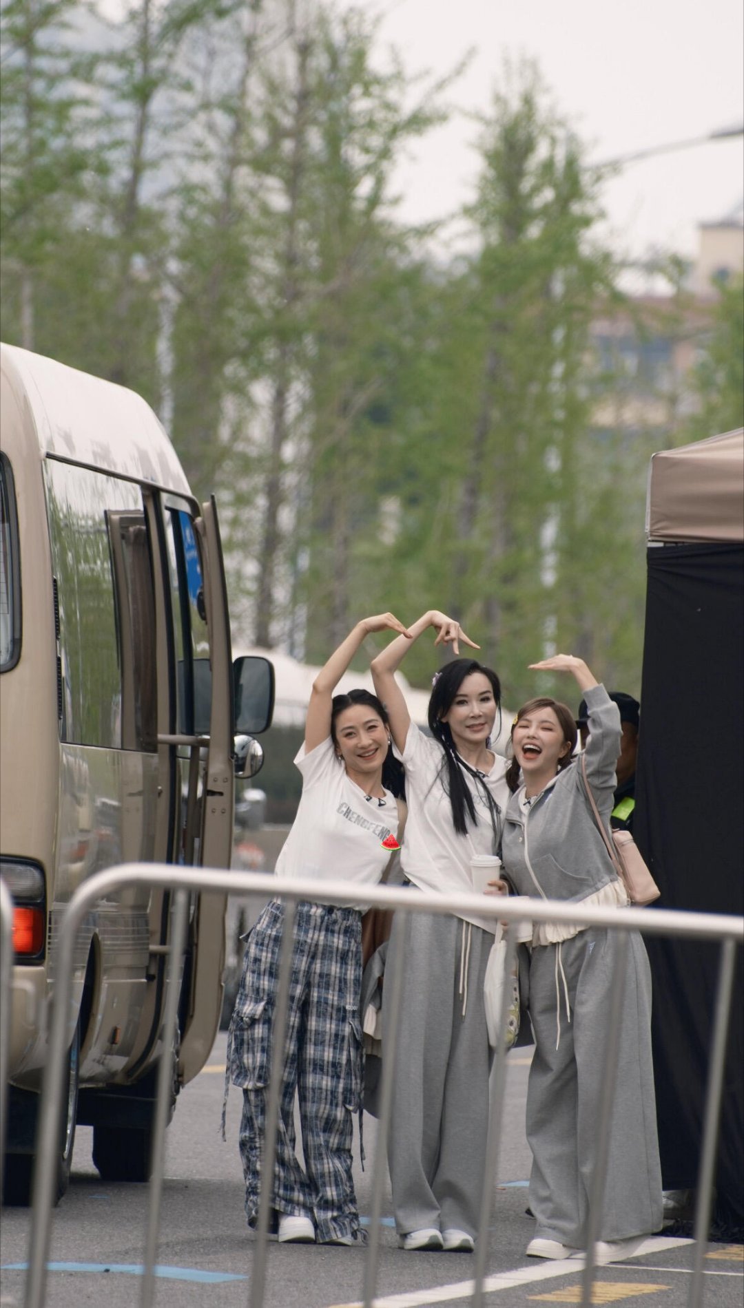 甄嬛有眉姐姐陶昕然有萧蔷 安陵容在剧里缺的那份“有人撑腰”，陶昕然在浪姐里被萧蔷