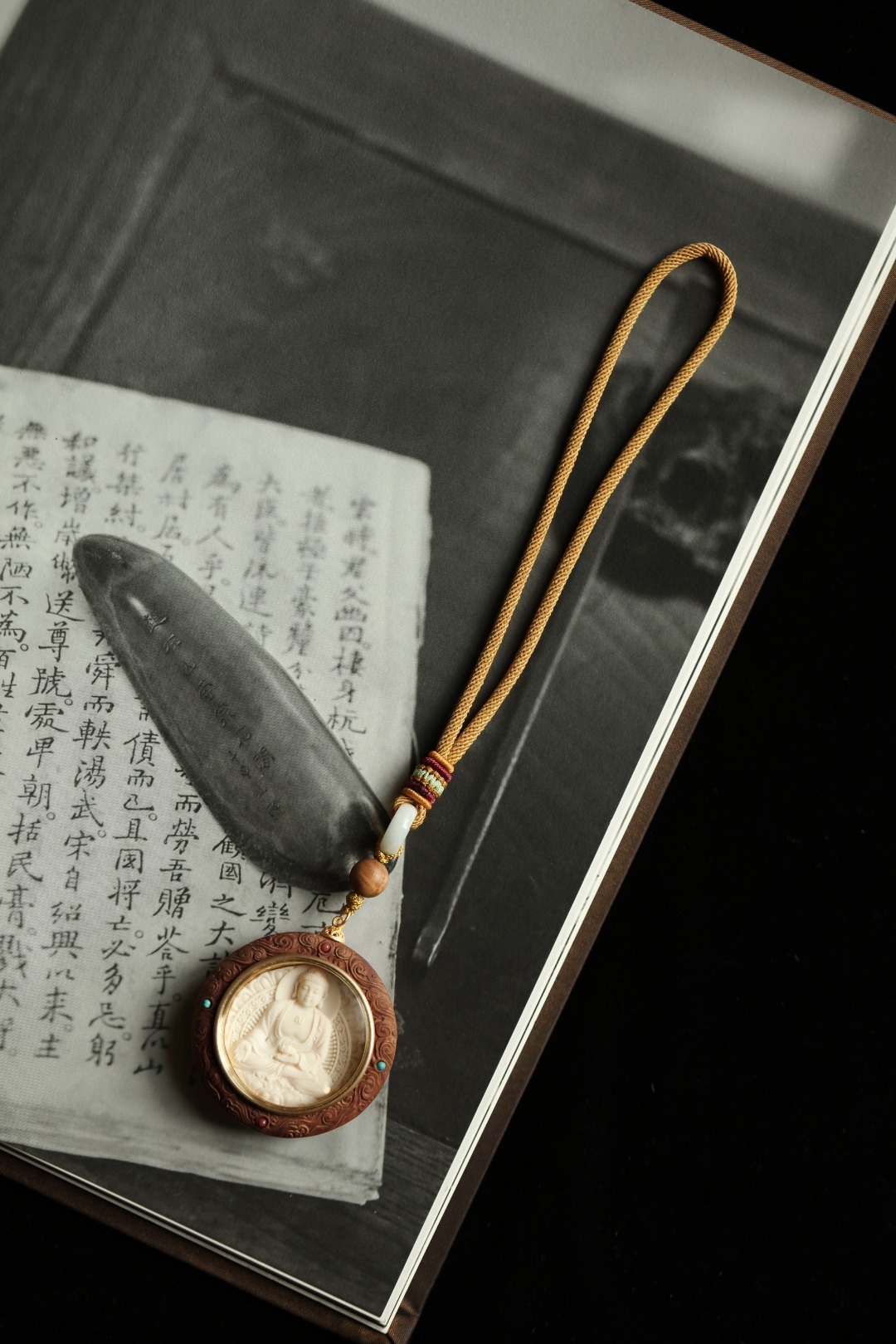 老山檀香 | 八大守护神 · 运转乾坤中间嵌鹿角，十二生肖转运轮，寓意年年好运，