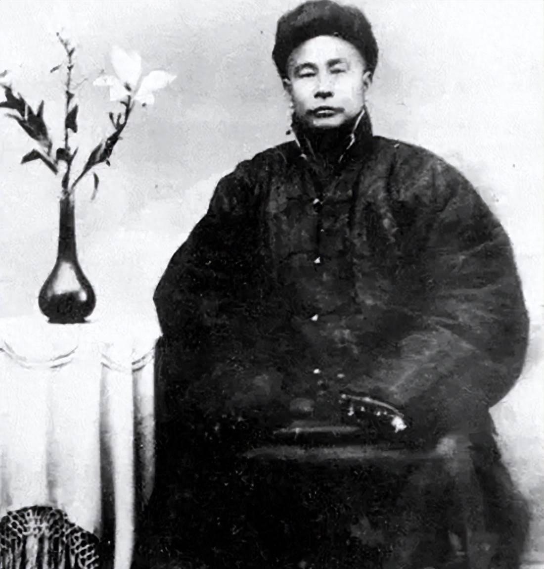 1909年4月27日，一个英国大力士在上海搭擂台叫嚣“东亚病夫”——霍元甲还没上