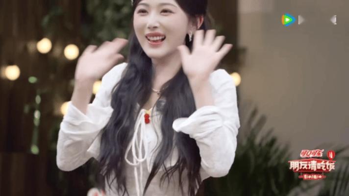 孔雪儿想先提名感受下 朋友请吃饭尹正一本正经分析陪跑是运气问题，孔雪儿在旁边仿佛