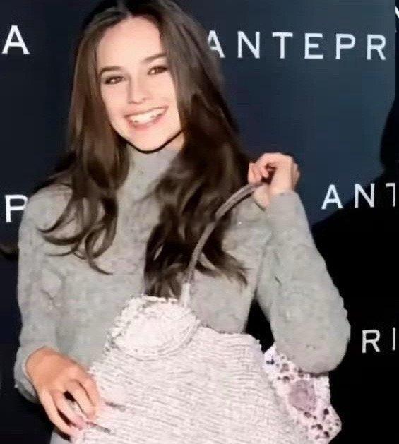 宋仲基二婚老婆凯蒂以前还挺漂亮，但自从嫁给宋仲基后两年生两娃，简直是断崖式衰老。