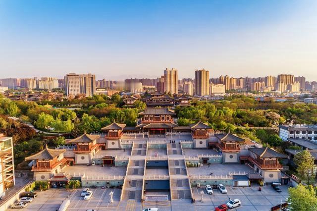 西安一座拥有悠久历史和灿烂文化的城市，是十三朝古都，城市处处都透露着文化内涵。青