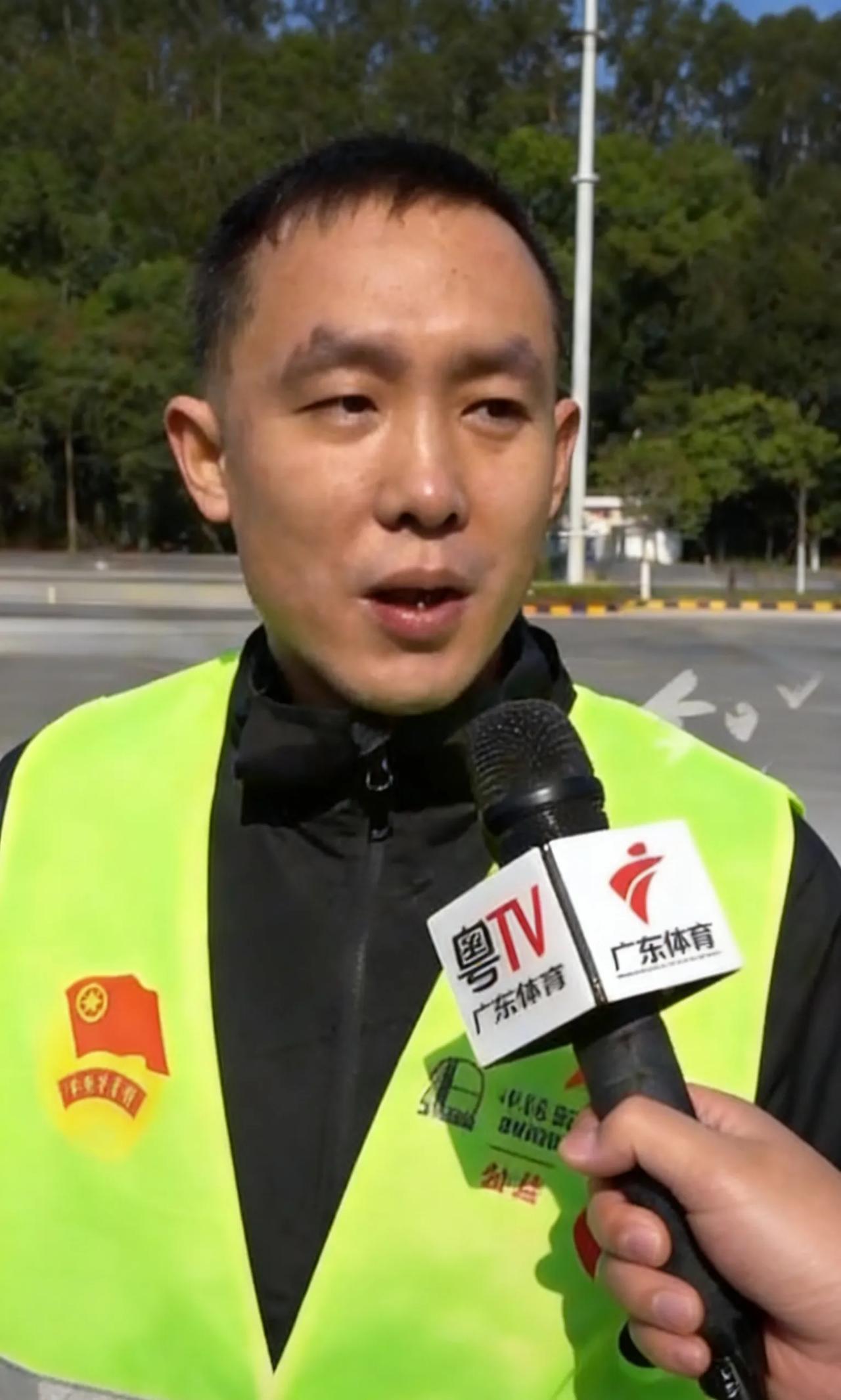 春运首日，摩托大军启程返家：欣喜与心酸交织的团圆路
 2026年2月2日，202