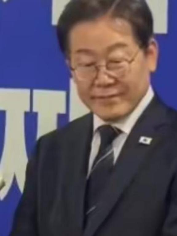 当有外媒询问韩国总统李在明：如果中方武统台湾，韩国会不会插手，李在明只是笑笑，然