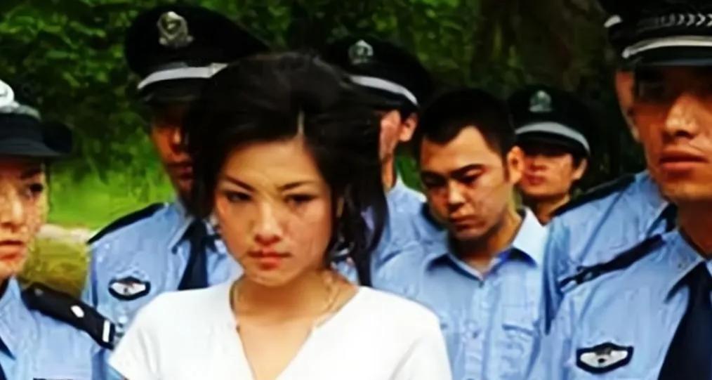 2005年，被处以枪决后的毕丽梅，被推进火化炉时竟然发出：“呜呜呜”的声音。然而