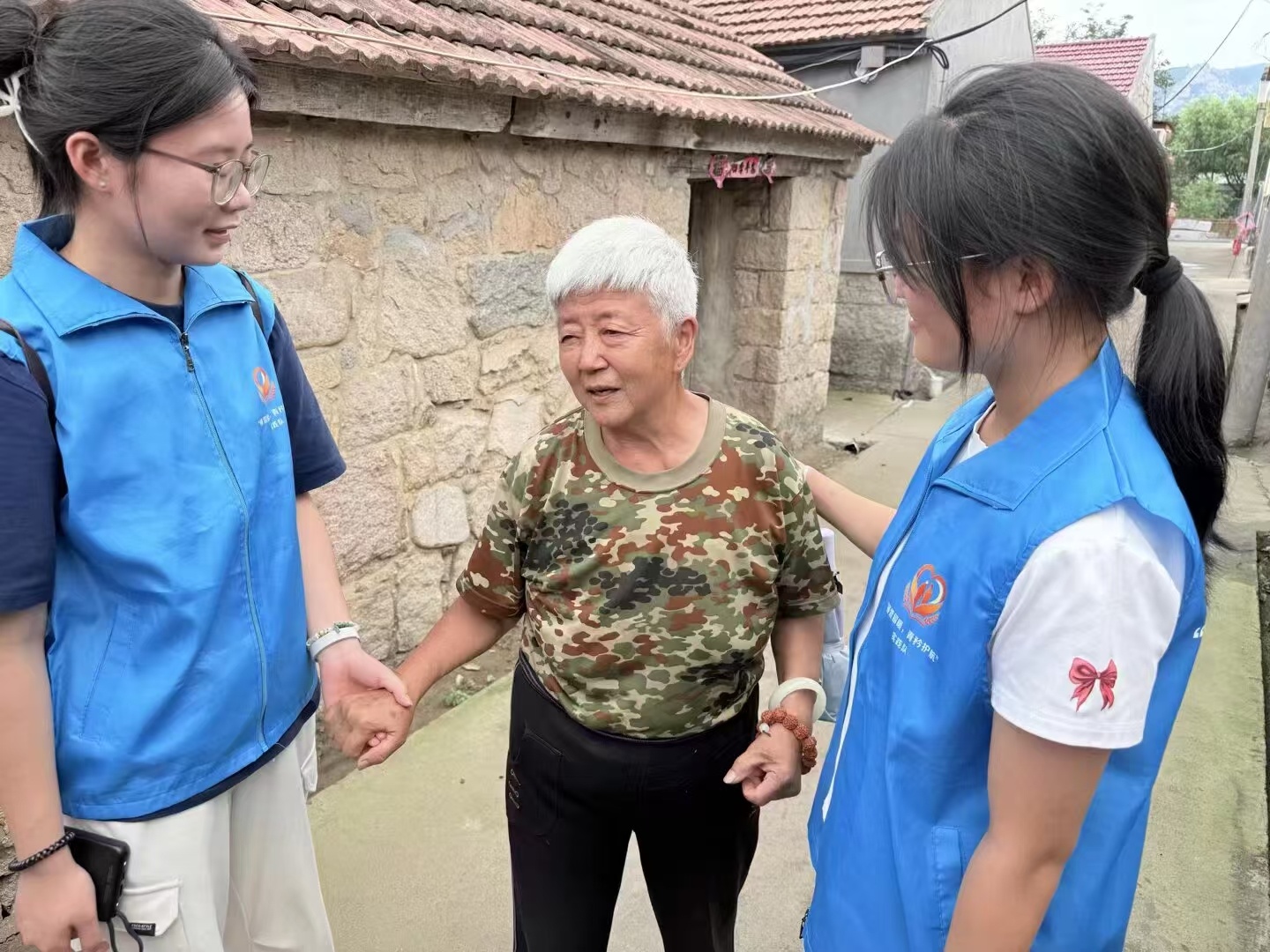 秦岭笑谈  【以青春之力，护航老年人健康】2026年7月15日，曲阜师范大学“椿