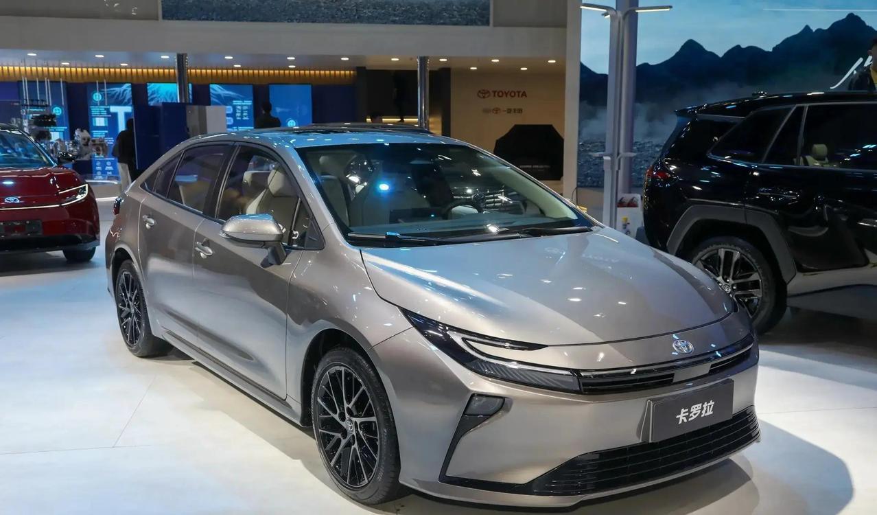 2024年上海车展刚落幕，丰田展台人头攒动，却有不少人转身就走，原因很简单：配置