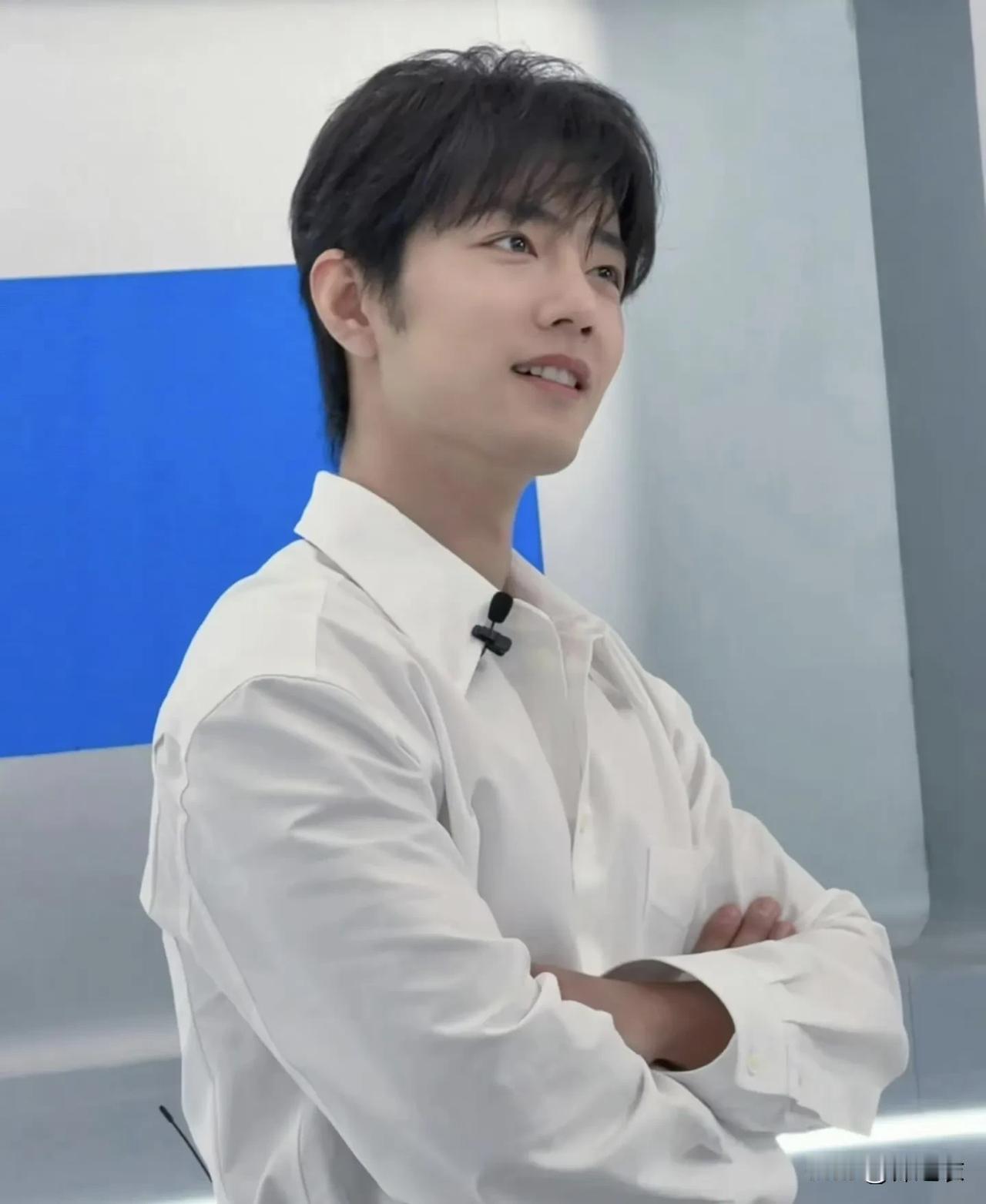 有网友说，想不通肖战这么红，可他为什么不像其他明星那样经常上综艺节目呢。

我觉