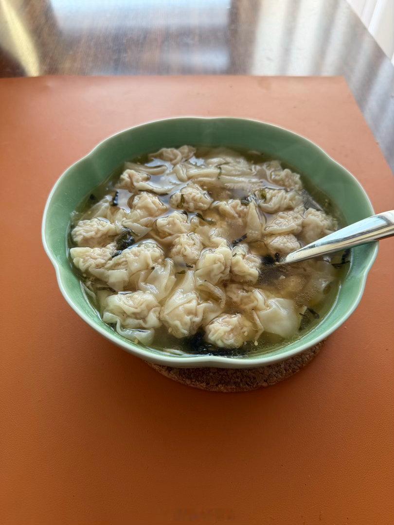北京碎片 感谢电商网络，在北京也能吃到真正的苏州薄皮馄饨。 