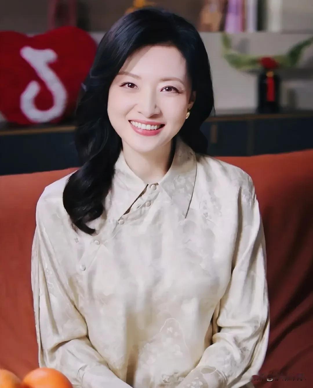 周涛，杀回来了！

 57岁周涛杀进短剧圈！穿新中式贴暖宝宝，这状态哪像年近花甲