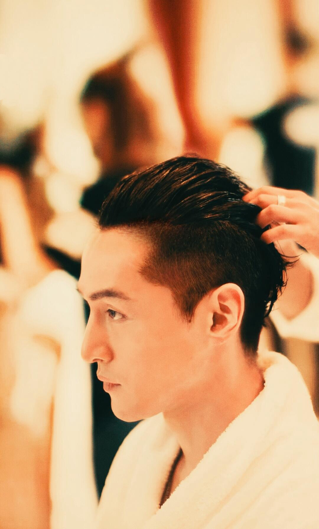 胡歌的侧脸骨相 