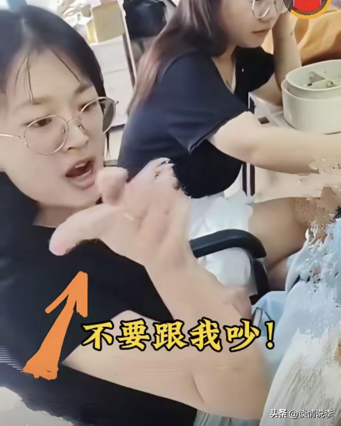相由心生这话是对的。

你看看小仙女，在被骑手追到公司怒骂的时候，她的面相一览无