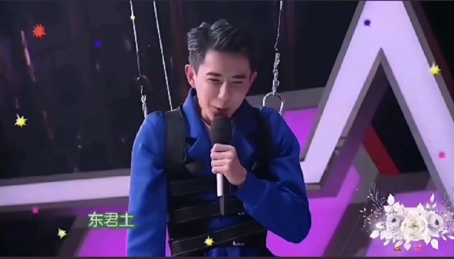 萌萌吊在威亚上竟然也这么帅

半点不狼狈，笑容也很好，这种情况很多人都会紧张，可