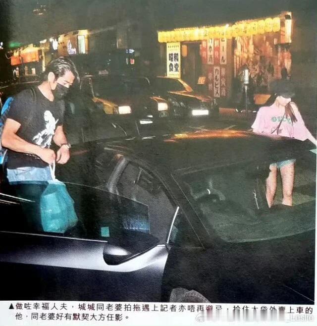 郭富城方媛大概是2018年的夏天，结婚一年左右。手拖手的甜蜜样子到现在也是一样的