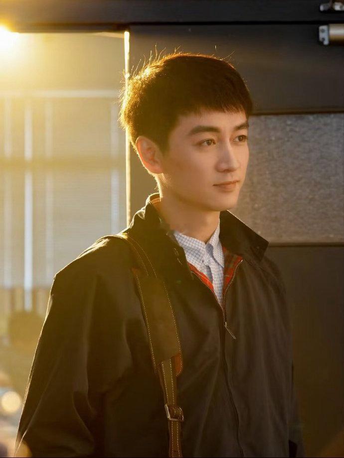 陈晓戏比天大 《海之上》这场实拍耳光戏狠狠印证陈晓敬业，脸颊泛红疼痛难忍依旧稳定