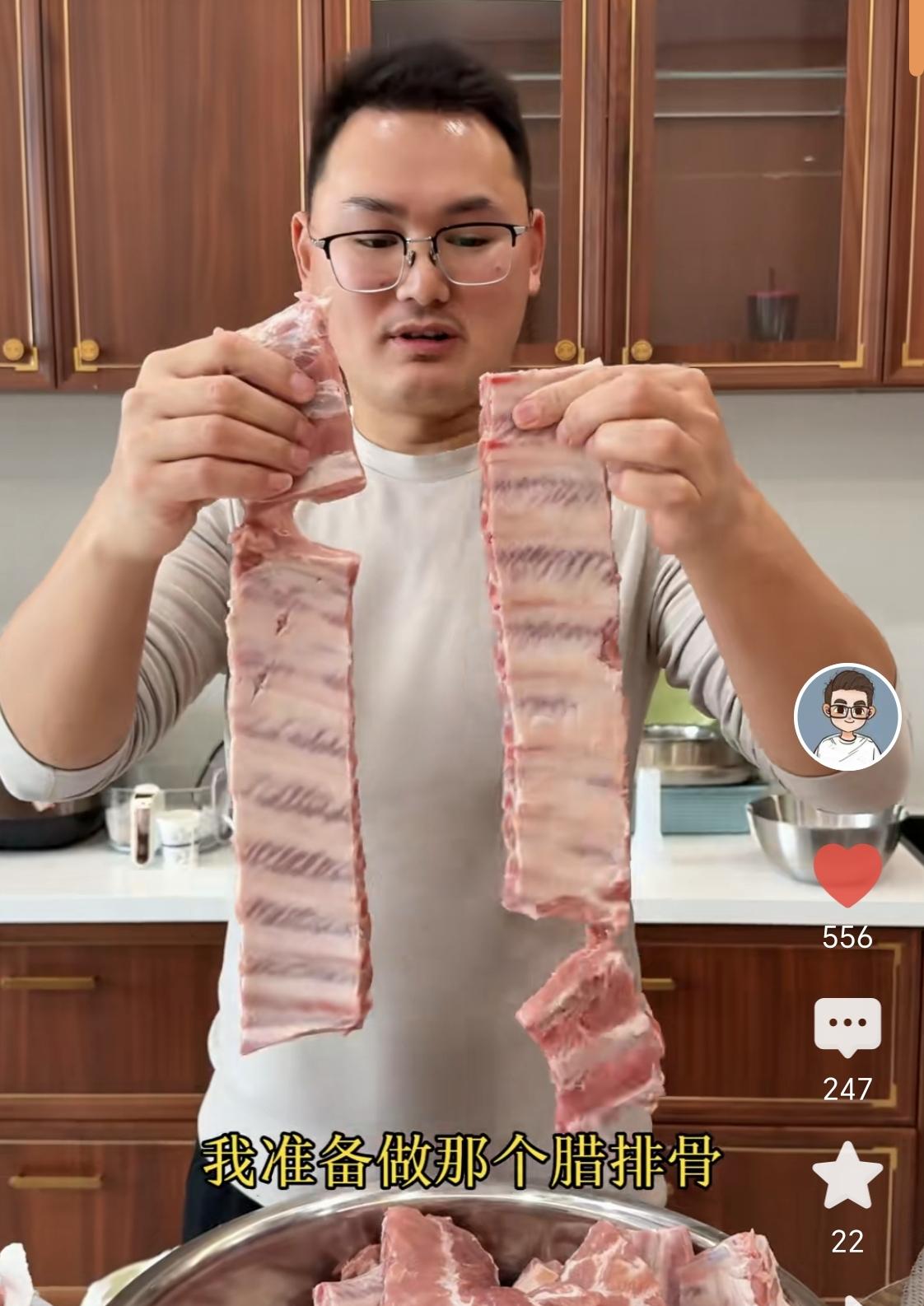 1：为什么小二娃现在拍的视频不是小妹儿在干活而是小二娃在干活呢？
[憨笑]因为小