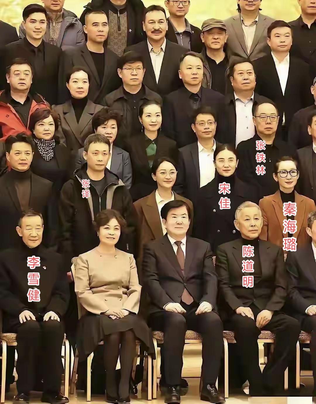 这张照片里我能认出6位演员，还有几位面熟，但叫不出名字来。谁来挑战我，至少能认出