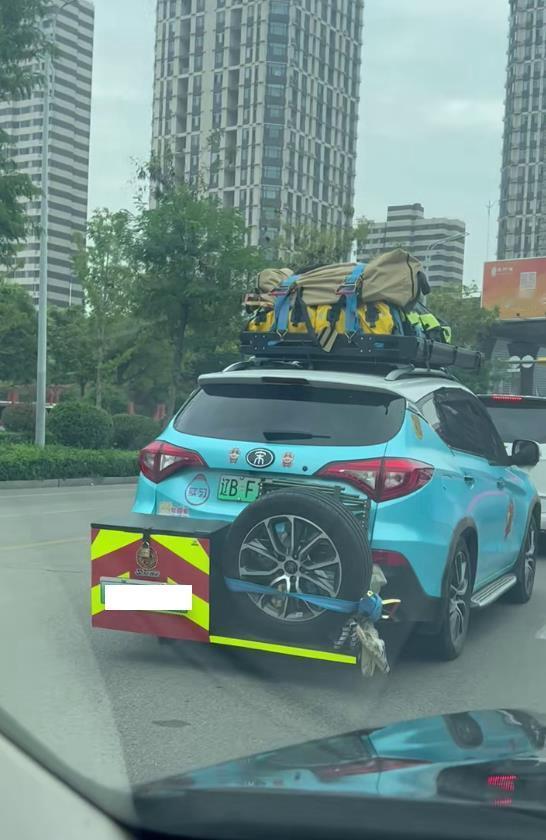 这车可真漂亮啊
太让人羡慕了
车就是家，家也是车[中国赞]
曾几何时，各位是不是