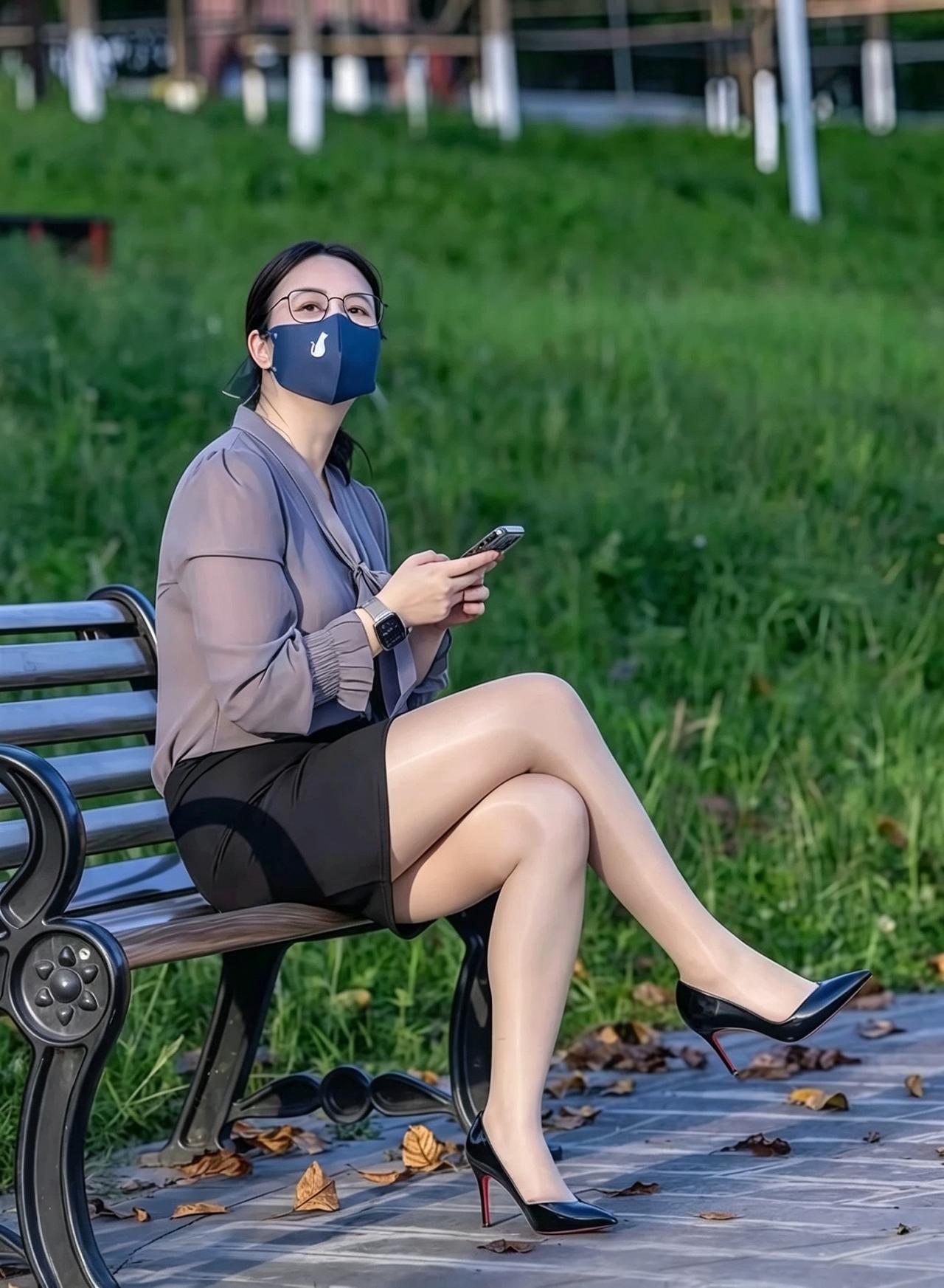 早晨公园散步时遇见在市一家三甲医院当护士长的40岁林女士她说到：“能不能让生活多