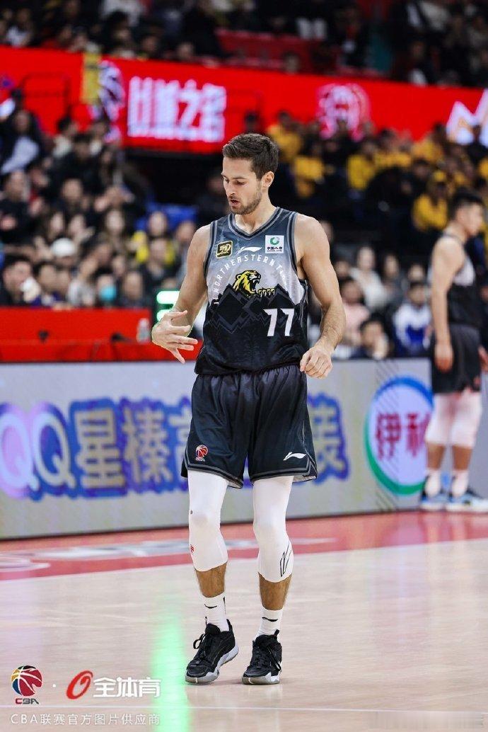 北控男篮正式裁掉西伯恩，签约此前效力吉林男篮的托马斯·基兹林克，并已完成注册。西
