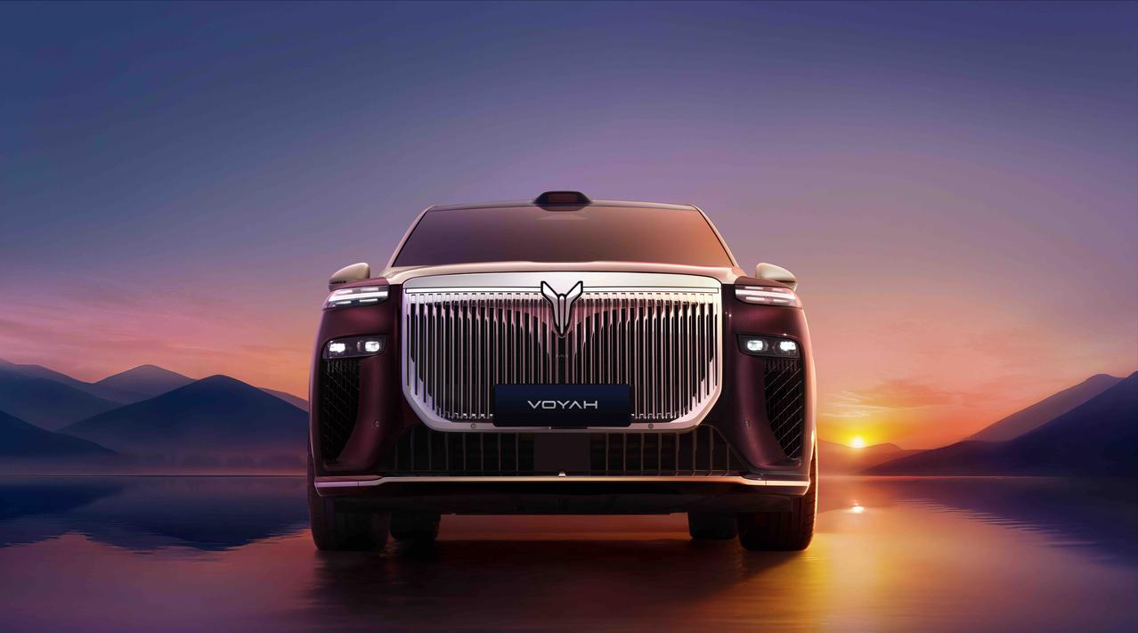 岚图发布全新旗舰SUV“泰山”，定位大六座豪华市场，搭载800V超混系统及华为乾