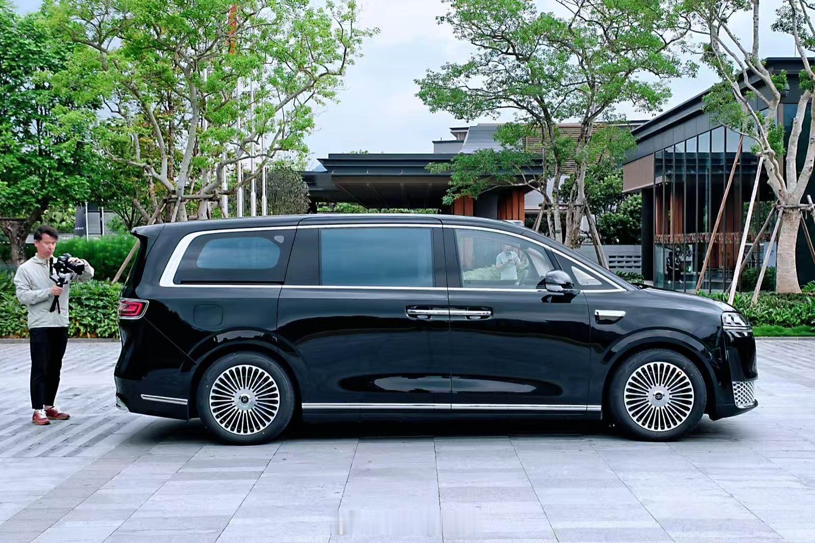 智界V9刚刚解密了，不用担心抢跑赔500万了。不过尴尬的是，VAN哥昨天晚上6点