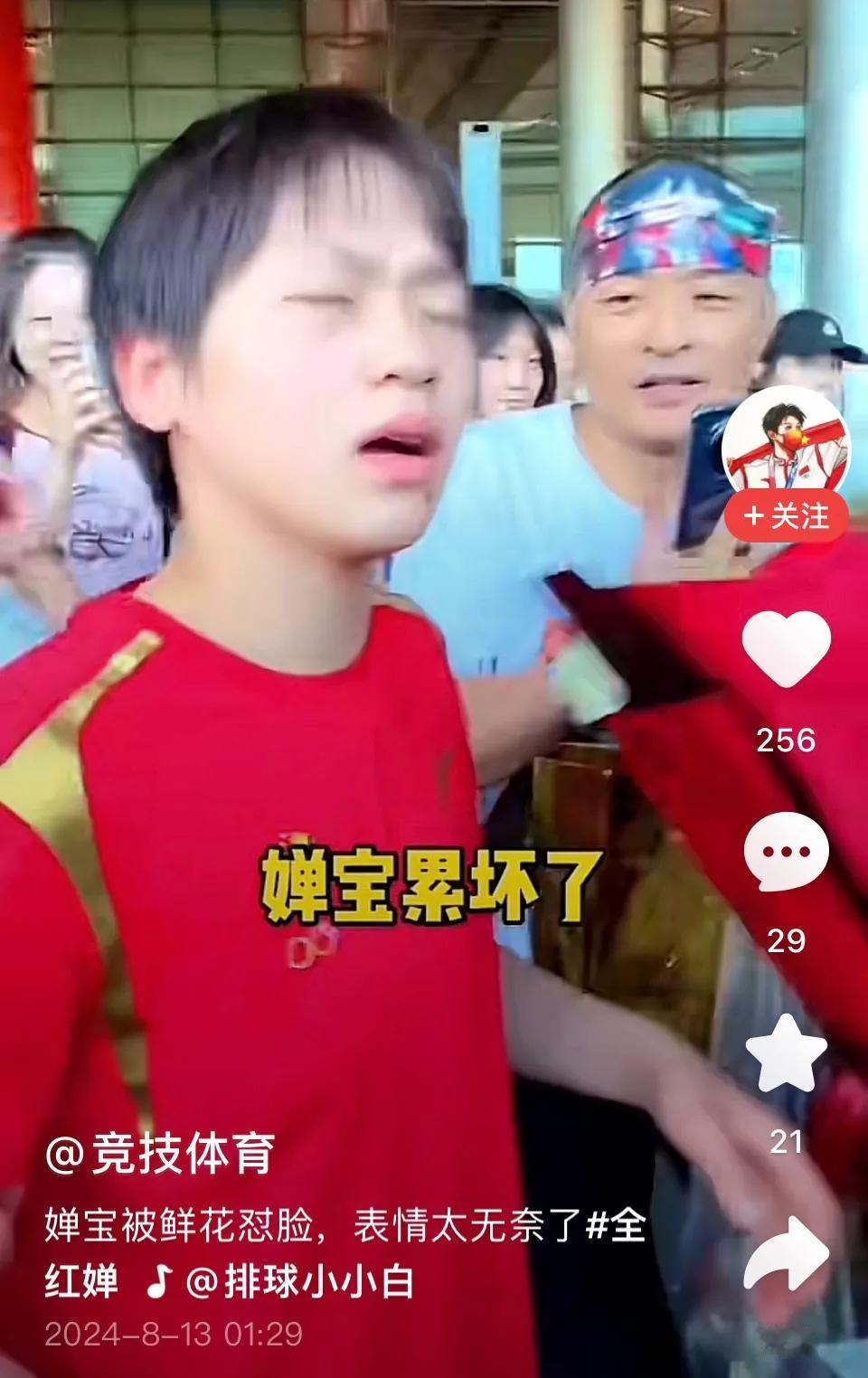 可怜的婵宝，这么热的天被这么多的人围着不让走，她都被热晕了，看她都站不稳的样子。