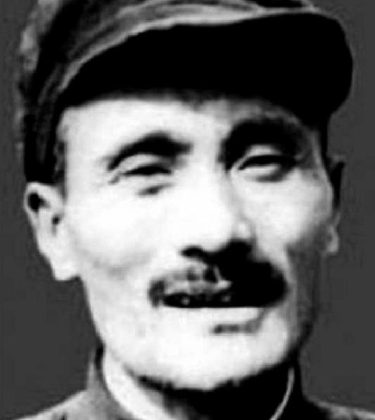 1943年，曾经用烟袋敲陈老总头的谭余保，来到延安开会。因为在学习会上，陈老总说