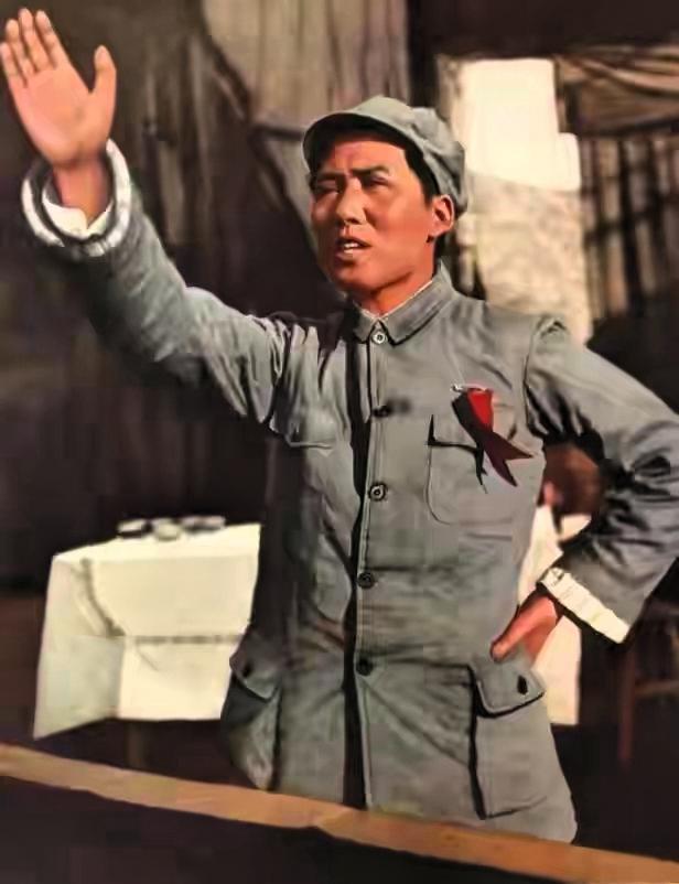 山，倒海翻江卷巨澜。
短短一句，藏着主席独有的气魄与眼界，越品越让人震撼心魂。