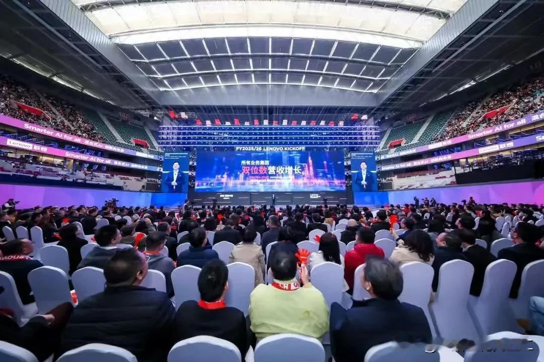 中国企业借AI重塑核心竞争力。3月31日，联想集团董事长兼CEO杨元庆在新财年誓