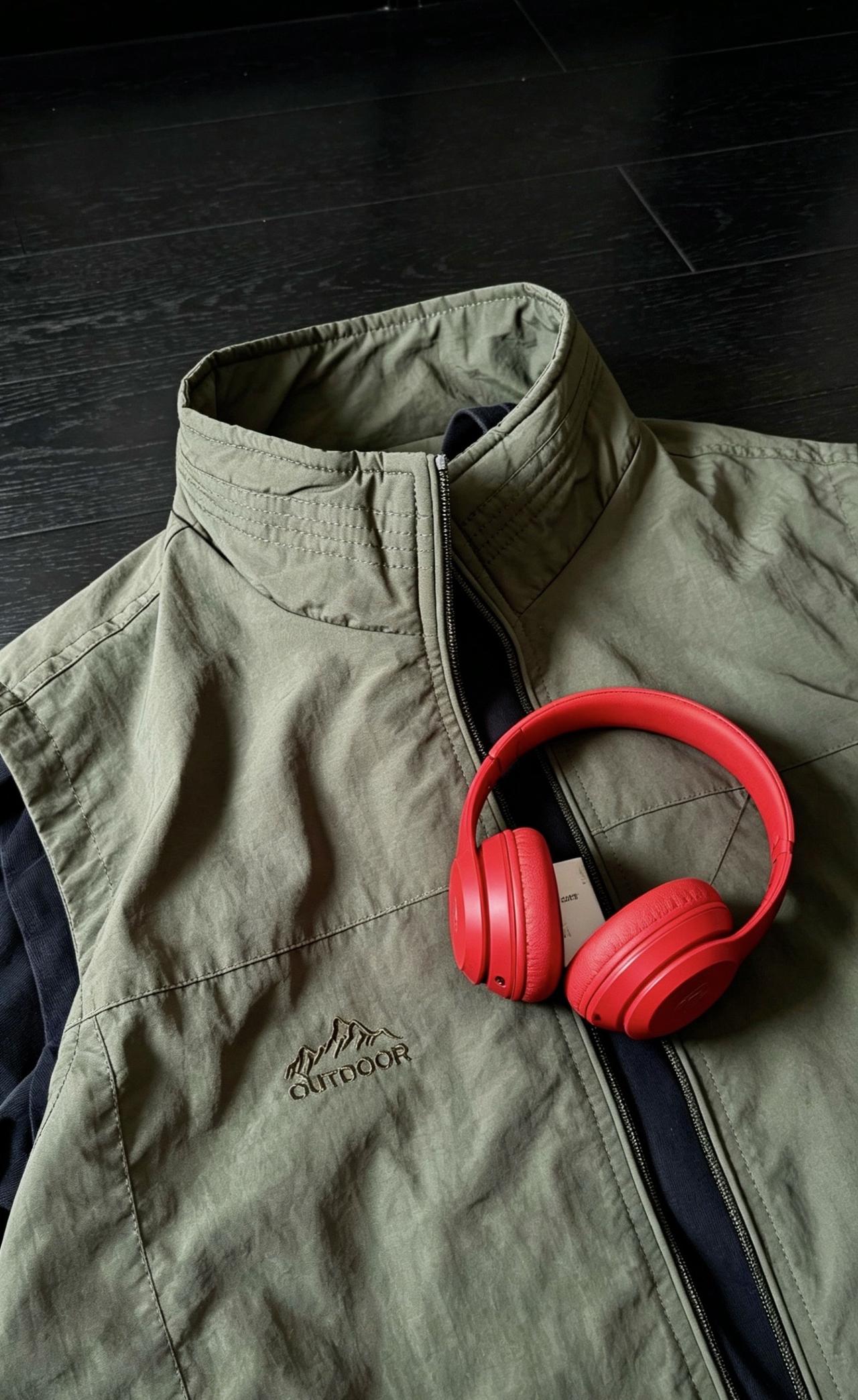 春夏必备单品，薄款工装马甲申请出战！马甲外套 马甲 叠穿搭配 我的穿搭日记