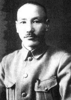 红军师长当众痛哭质问：血海深仇，为何放走蒋介石？毛主席一个土比喻，全场将士含泪点