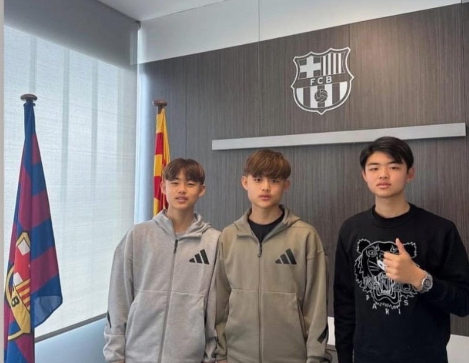 🇰🇷李明旭 (右后卫) 🇰🇷 李大汉（边锋）从西班牙人青训加盟拉玛西亚。