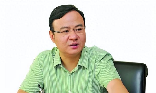 云南电信这几年提拔干部挺多，因为业绩不错。
近日，云南电信一中层干部杨世旭提拔，