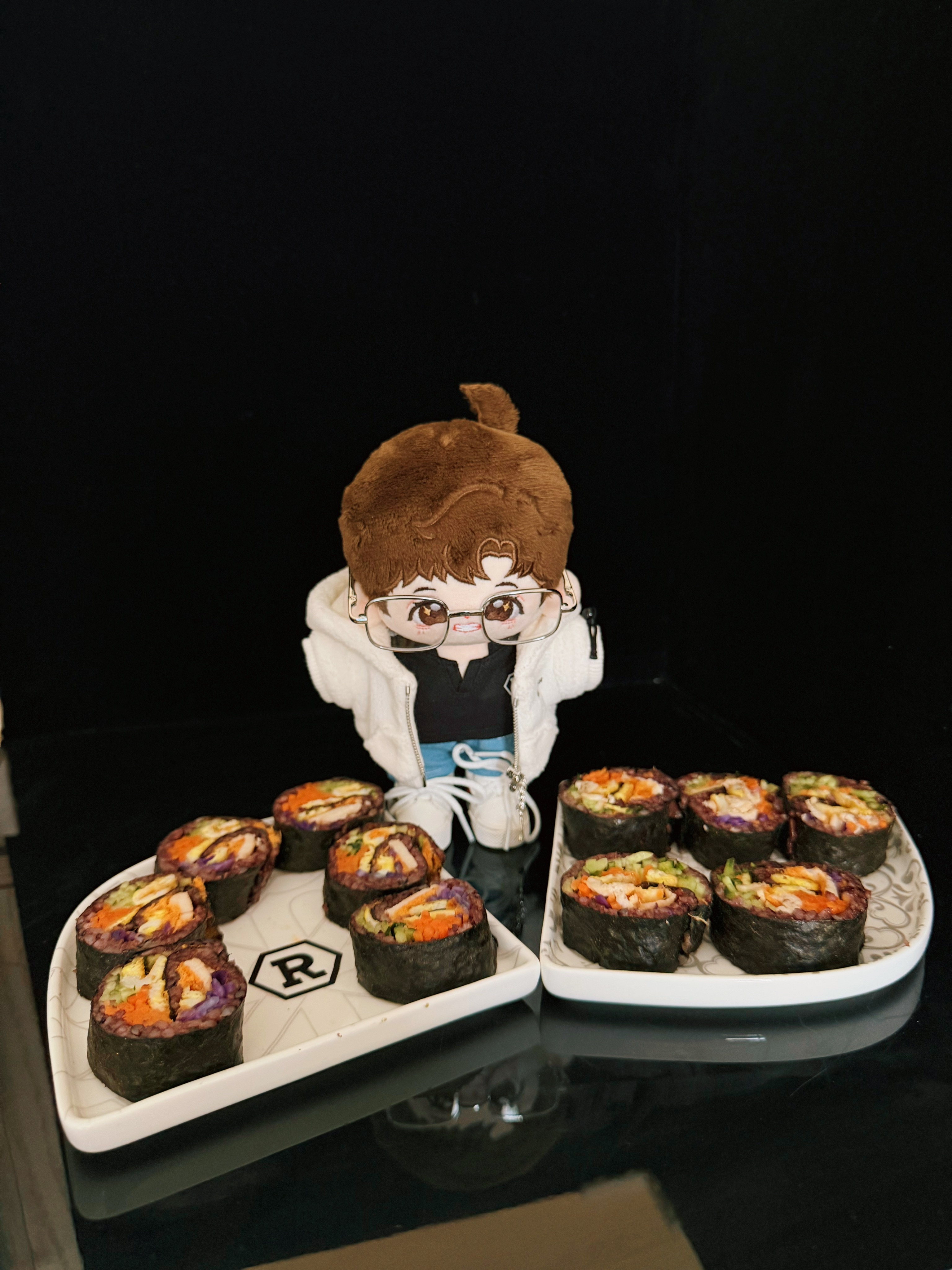 任嘉伦个人艺术中心  给我们乖乖的大祁吃点🍣 