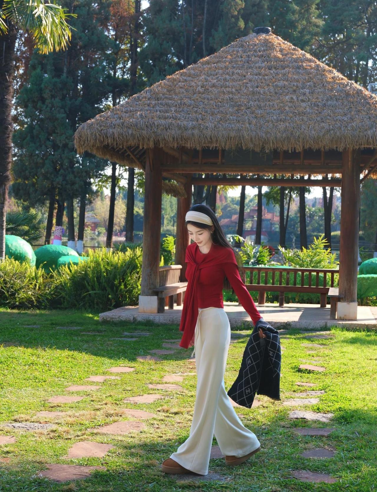 绝对是昆明冬天来的最值的一趟。。。
看完海鸥直奔民族村！！！！
这次的NPC互动