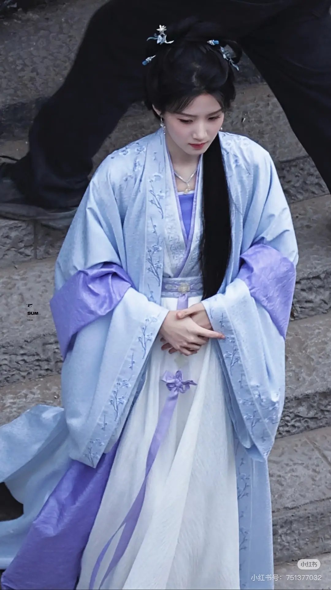 檀健次新剧是让妆了吧，感觉没有一套是好看的呀 