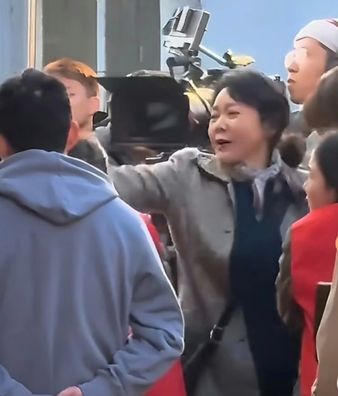 闫妮和任素汐吵架根本不像演的这就是实力派！[哈哈][哈哈]那些新出道的各路流量明