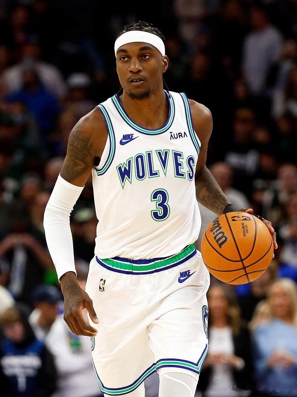 Chris Minnix：消息人士透露，森林狼队在阿德托昆博的意向名单上，他们相