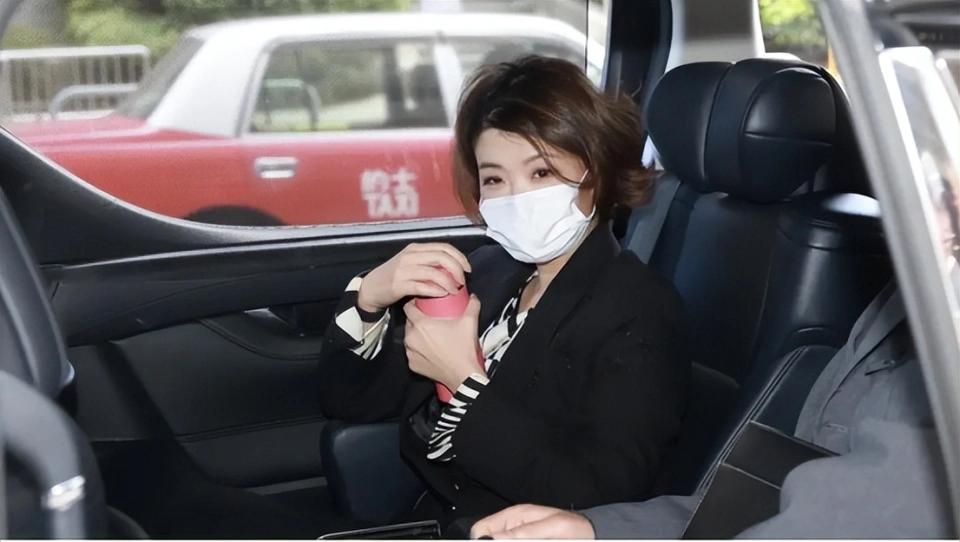佘诗曼同届港姐被老公恐吓及人身袭击案反转

今天港姐亚军李明慧告丈夫陈耀阳一案宣