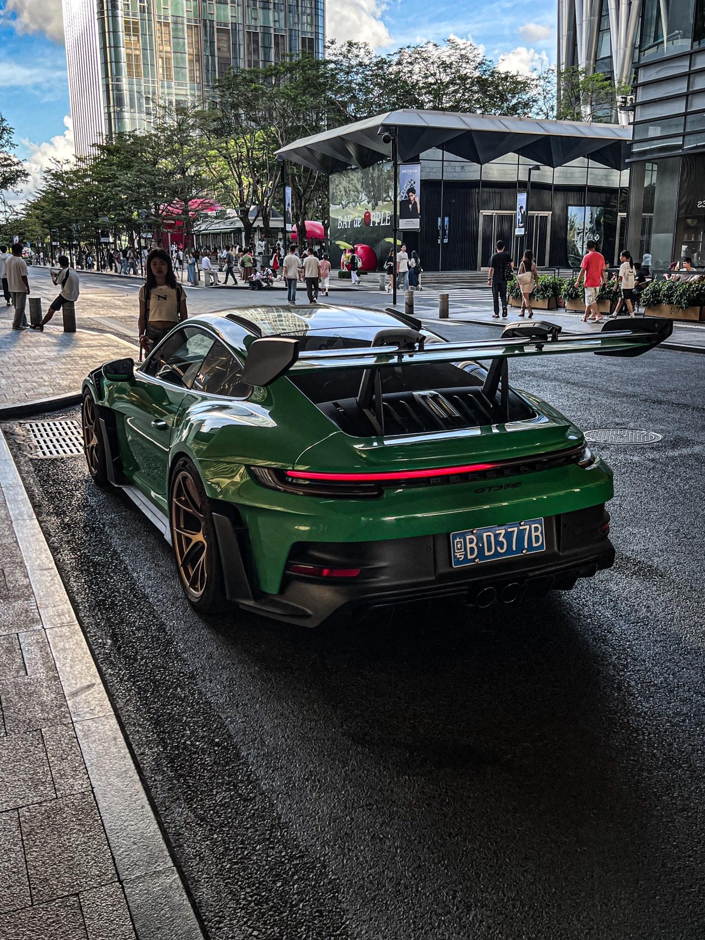偶遇网红HG杰爷的992 GT3RS，这一代颜值拉满，太帅啦