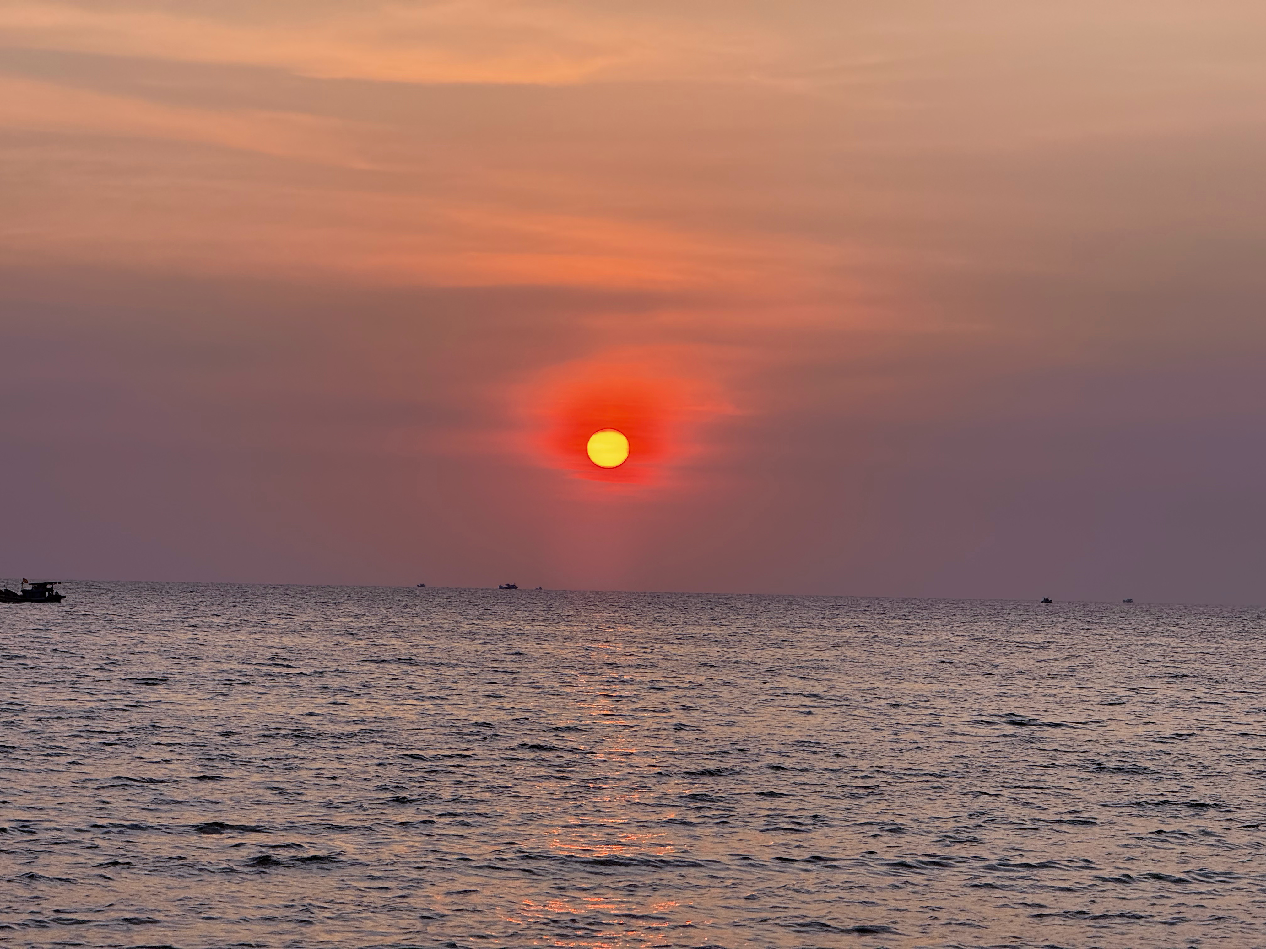 看完了2025年的最后一场落日，我们明年再见啦