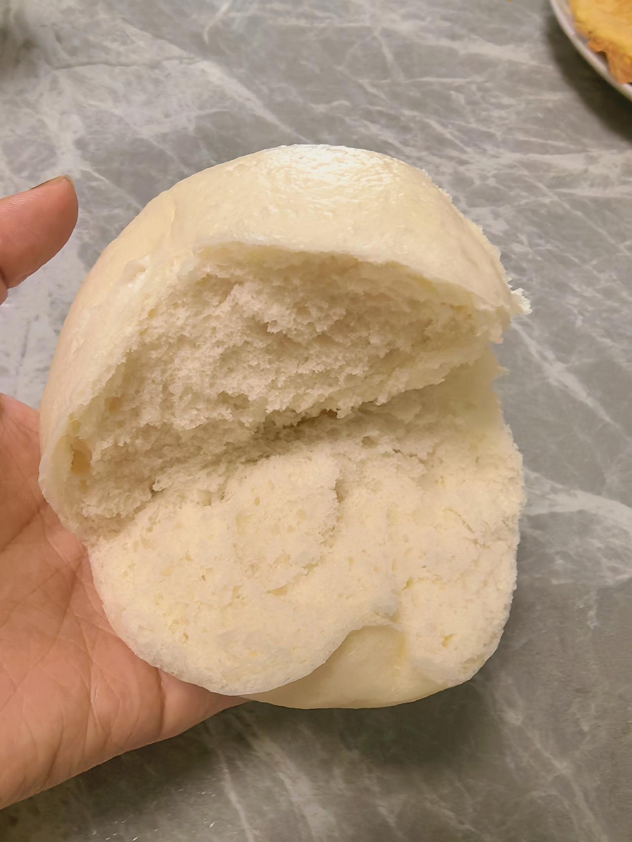 假期在家和豆包学做馒头。。。
跟着豆包提供的步骤。。。
一次就成功的蒸出白白胖胖