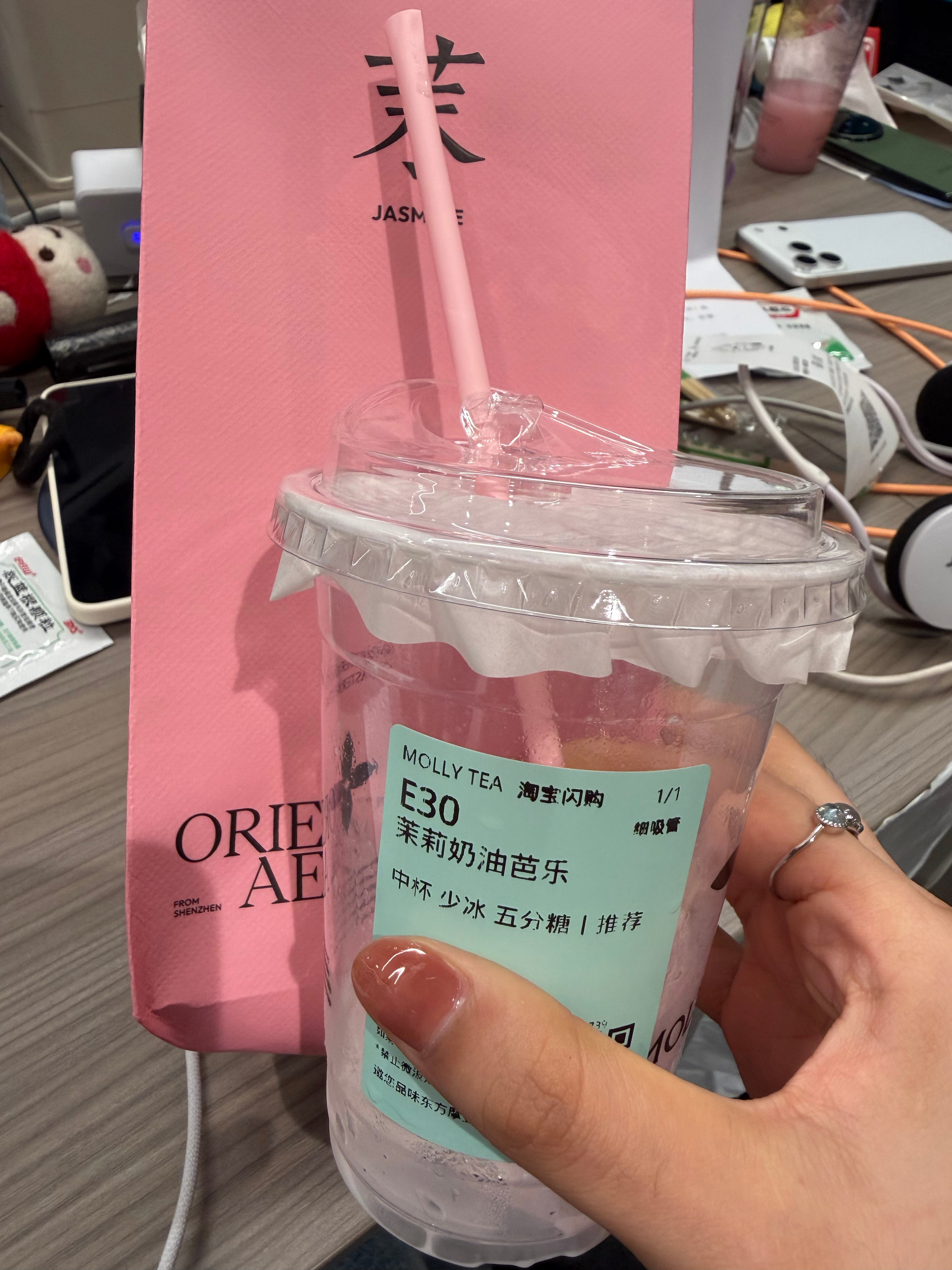 喝点粉色的液体今天喝点粉色的液体！茉莉奶白新品 茉莉奶油芭乐和芭乐奶皮子还不错的