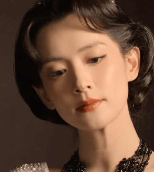 陈昊宇音乐剧造型，正统演员的脸，歌手出身，演音乐剧磨演技非常聪明陈昊宇 ​​​