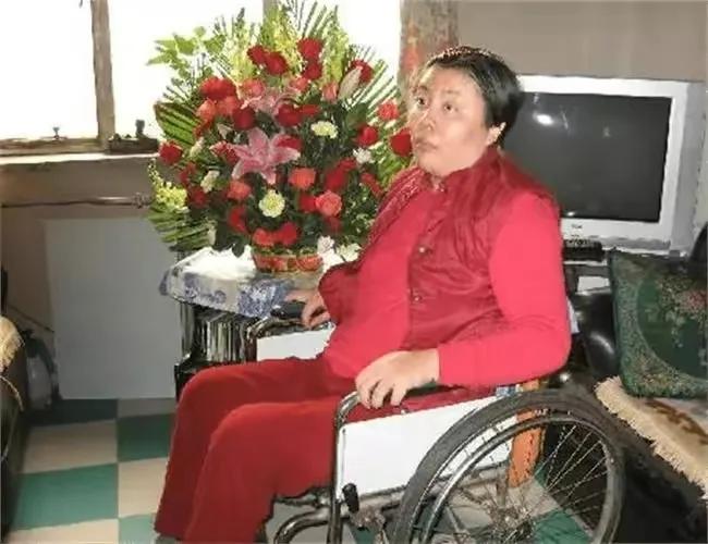 “我们知道真相，但是对于这个事情，我们已经放下了！”说到这句话时，朱令父亲停顿了