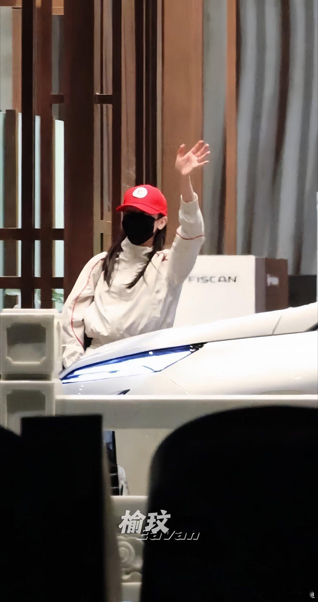迪丽热巴小红帽队服路演很钰珑啊 