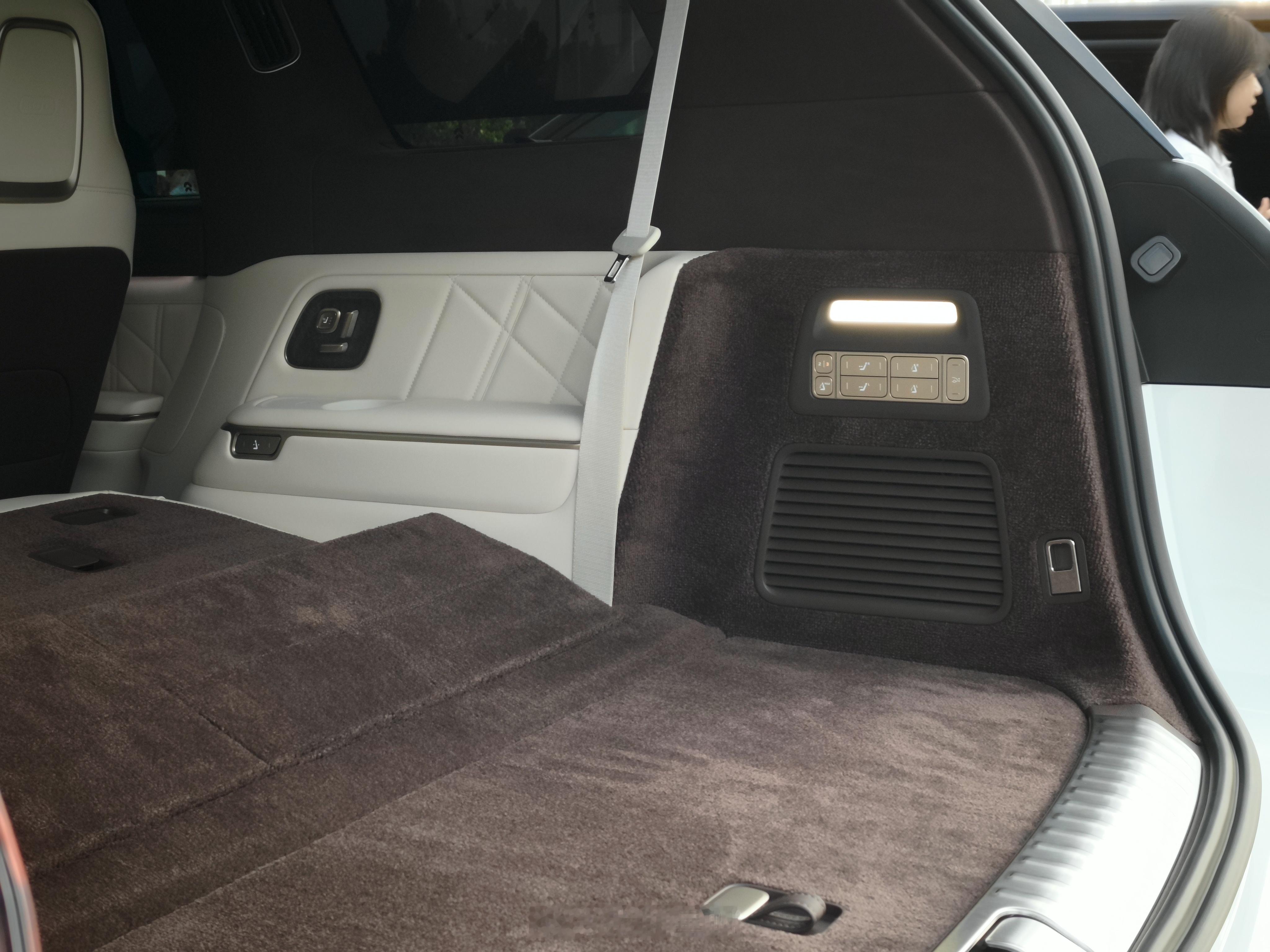 用 SUV 取代 MPV 这想法很微妙，李斌在蔚来 ES9 发布会上也介绍，大六