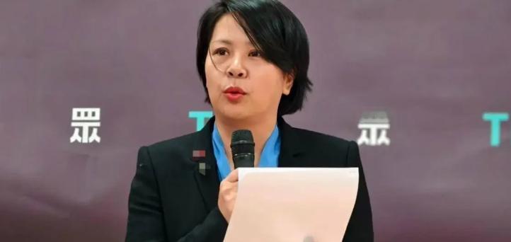 笑不活了！民进党搬起石头砸自己的脚，请陆配上节目抹黑大陆，反被当场打脸
岛内政坛