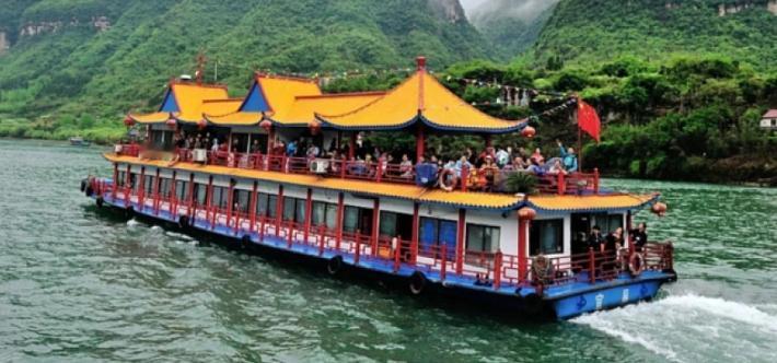 福建三明侠天下景区这次可真让人惊掉下巴！一艘核载46人的旅游客船，居然只配36件